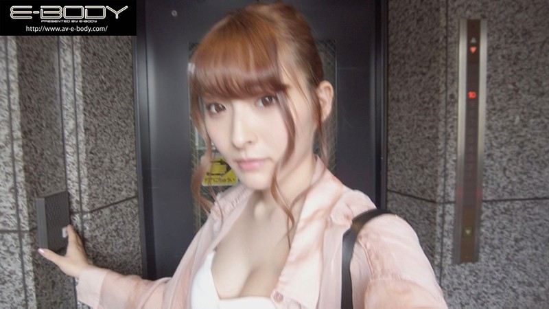 「「だってエッチが好きなんだもん」美白巨乳のメチャ可愛アパレル店員 衣吹かのん 19歳AVデビュー」のサンプル画像2